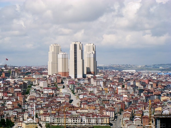 Şehir Plancısı olan İstanbul Büyükşehir Belediyesi Genel Sekreter Yardımcısı Buğra Gökçe, "Esenyurt nasıl Esencılıs oldu?" başlıklı floodunda planlama olarak yapılan yanlışların nasıl bir sosyolojik bozulmaya yol açtığını anlattı.