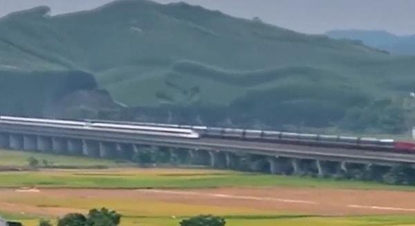 Çin'de hızlı tren ve geleneksel tren yan yana geldi.