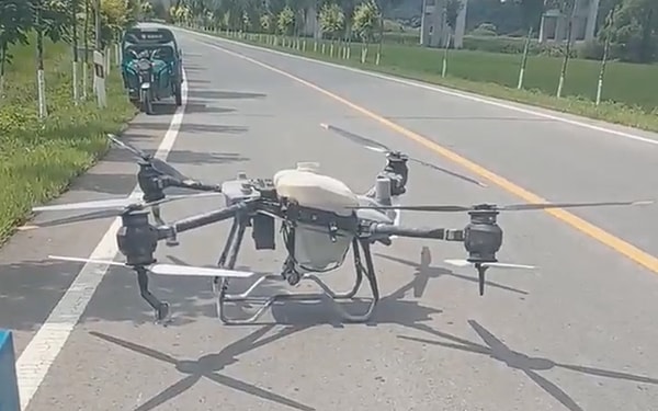 Bir drone havalandırılmak üzereyken feci bir kaza yaşandı.