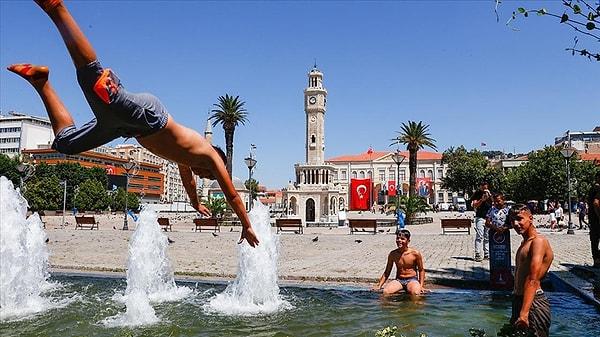 İ̇zmir 34, Bursa 33 derece. Antalya'da yüksek nem 31 derece olan sıcaklığı 38 derece hissettiriyor.