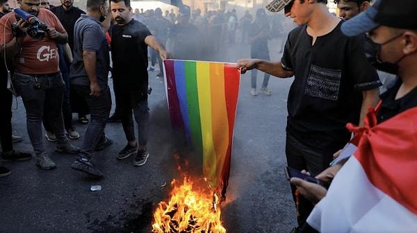 Dünyada son dönemde giderek daha fazla karşılık bulan eşcinsellik karşıtı akımlar hükümetler nezdinde de önemli bir siyaset malzemesi haline geldi.