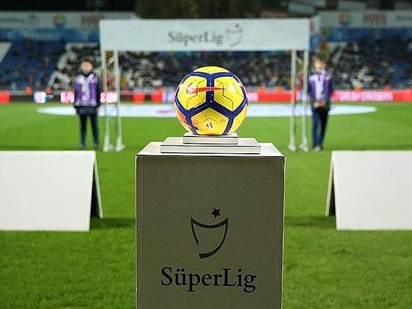 Süper Lig’de 2023-2024 sezonunda alınacak her galibiyette 2 milyon 488 bin lira kazanacak kulüpler, beraberlik halinde bu meblağın yarısına sahip olacak.