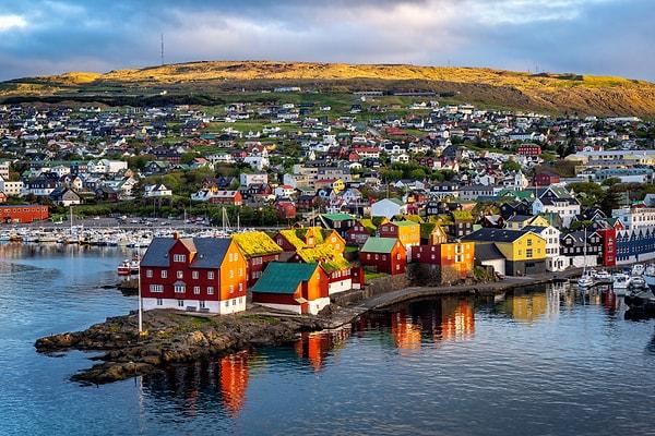 Faroe Adaları, Kuzey Atlantik'te Avrupa'dan izole konumda Danimarka'ya bağlı özerk bir bölge. Nüfusu 50 bini biraz geçen bu bölge, son günlerde bir futbol takımıyla ismini duyurdu.