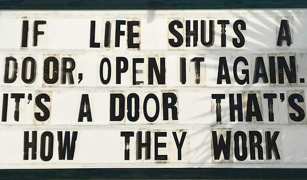 9. "Hayat yüzünüze kapıyı kaparsa tekrar açıverin. Kapı sonuçta, böyle çalışırlar."