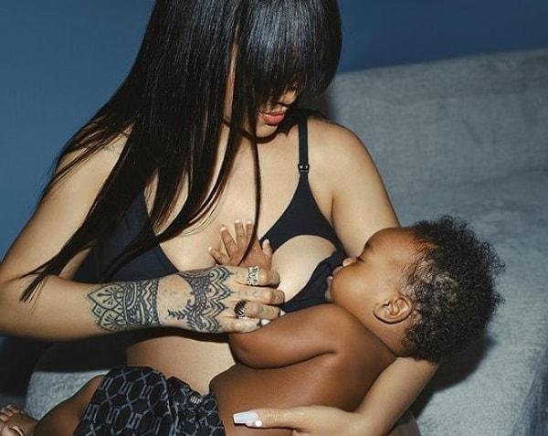Hem karnında hem de kucağındaki bebekleri ile Rihanna'dan ne kadar güzel bir anne olduğunu bir kez daha görmüş olduk!