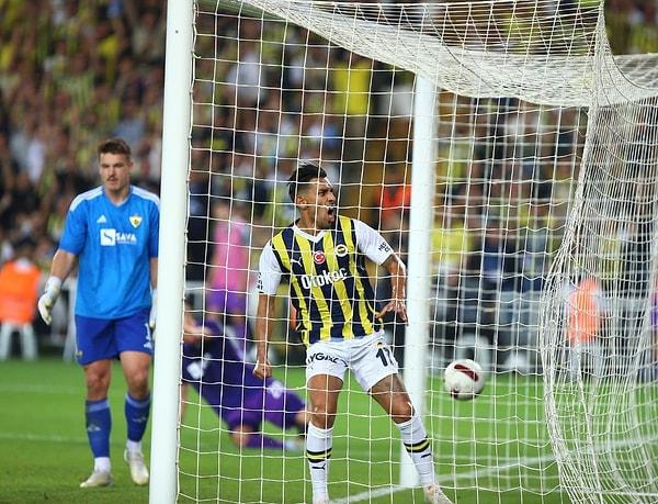Maç sırasında bir grup taraftar tarafından ıslıklanan İrfan Can Kahveci golü attıktan sonra büyük sevinç yaşadı. Takım arkadaşları da İrfan Can Kahveci'ye destek verdiler.