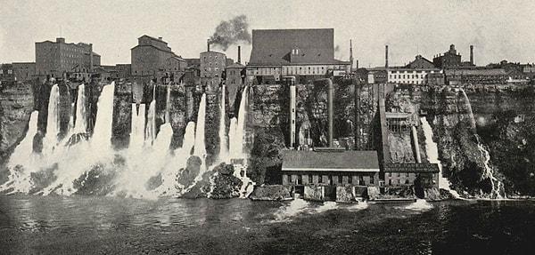 Tesla, aynı zamanda dünyanın ilk hidroelektrik santralini inşa eden kişiydi.