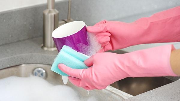 Kahveyi kupada içenler için temizlik tam bir eziyet. Bulaşık makinesinde yıkanan kahve kupaları genellikle tam istenilen şekilde temizlenmiyor.
