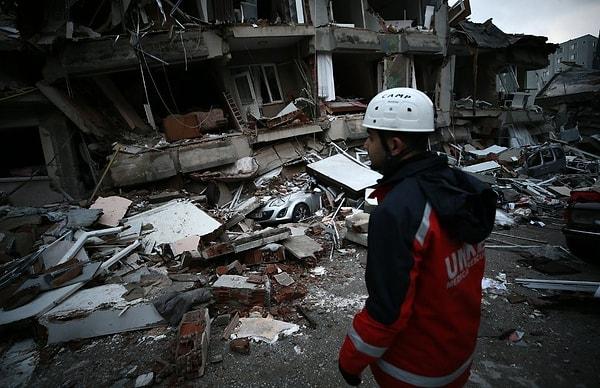 Nefes almakta bile güçlük çektiğimiz dönemlerde tüm Türkiye deprem bölgesine yardım edebilmek için tek yürek olmuştu.