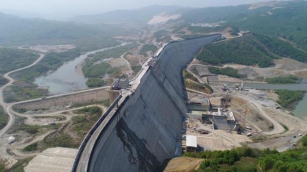 Melen Barajı'nın bir an önce tamamlanmasının İstanbul için büyük önem taşıdığını da vurgulayan Orhan Şen sözlerini şöyle noktaladı ⬇️
