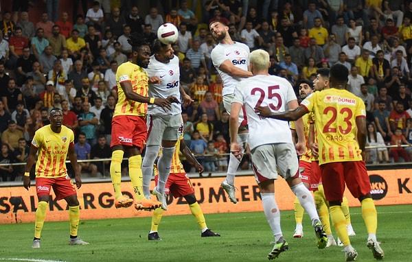 Galatasaray ligin ilk karşılaşmasında Kayserispor ile deplasmanda 0-0 berabere kaldı. Bakambu'nun ilk 11'de başladığı mücadelede Icardi 56. dakikada, Zaha ise 70. dakikada oyuna girdi.