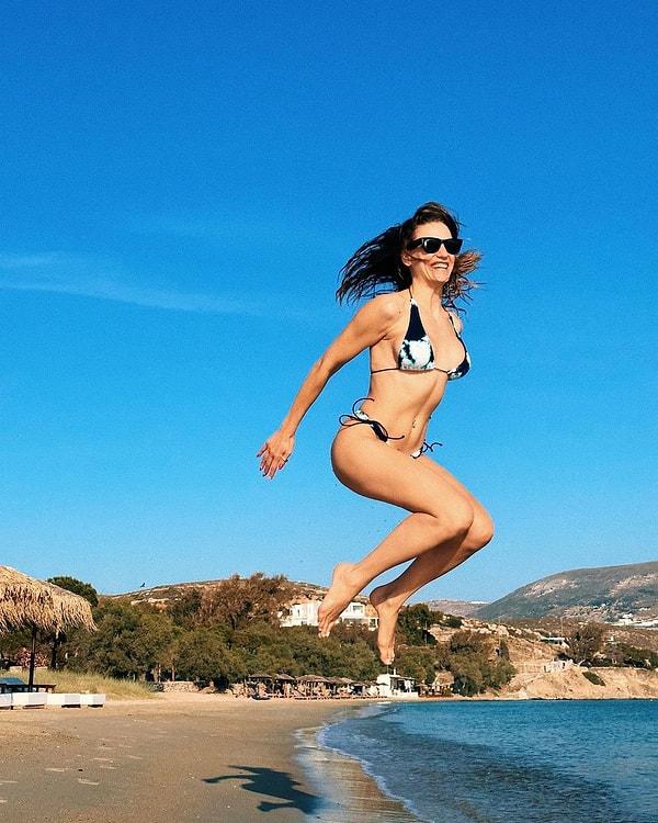Tatilin keyfini en çok çocuklar çıkardı misali Serenay Sarıkaya'nın deniz-kum-güneş fotoğrafları da Instagram'ı resmen yaktı geçti.