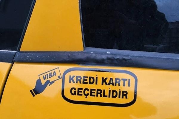 Taksi parasını nakitten değil de kartla ödemek bazen kolayımıza gelebilir ancak Türkiye şartlarında taksiye binme durumu zaten sıkıntılıyken ödemeyi kartla yapmak da bildiğin risk almaktır. Çünkü taksiciler sizden fazla para çekebilir ve siz bunu çok sonra fark edebilirsiniz.
