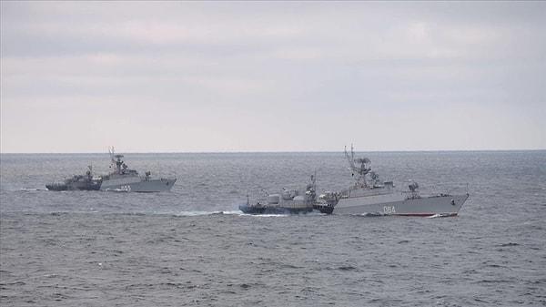 Ateş açılan 'Şükrü Okan' adlı gemi çeşitli nakliye veri tabanlarına göre, Türk menşeli. Haberde ise geminin bandırası Palau olarak belirtildi.