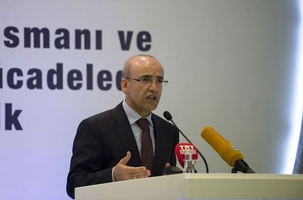 Hazine ve Maliye Bakanı Mehmet Şimşek, açıklamalarında son zamların orta ve uzun vadede refah sağlayacağına yönelik olduğunu belirtiyor.