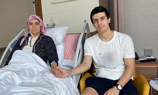 Vefa Spor futbolcusu Murat Turan (27), siroz hastalığıyla mücadele eden annesine donör olup, karaciğeri ile yaşama tutunmasını sağladı.