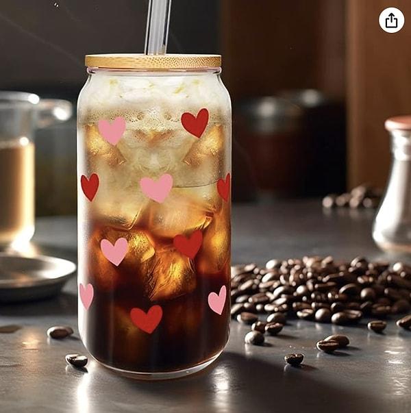 Kırmızı ve pembe kalpli tasarımı ile kahve saatlerinizi daha da keyifli hale getirecek bu fincanı nasıl buldunuz?