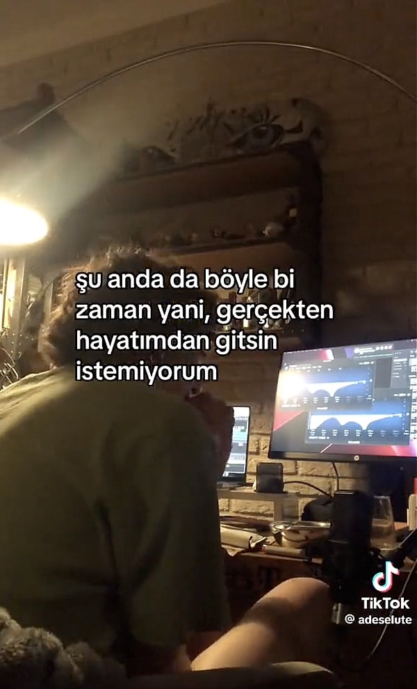 "Şu anda da böyle bir zaman, gerçekten gitsin istemiyorum" diyen kullanıcının böyle bir dönemden geçtiğini anlayabiliyoruz. Sanki hayatında olan birisine anlatıyor bu zor durumu...