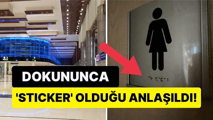 Havaalanı Tuvaletinde Görme Engelli Kişiler için Yazılan Alfabenin 'Göstermelik' Olması Çileden Çıkardı
