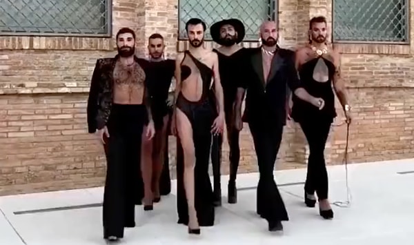 Her birinin üzerindeki elbiseleri muazzam bir şekilde taşıması dikkat çekti.