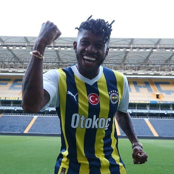 Ardından Fenerbahçe bu transfer hamlesine karşılık vermiş ve Galatasaray'ın çok istediği Fred'i kadrosuna katarak şov yaptı.