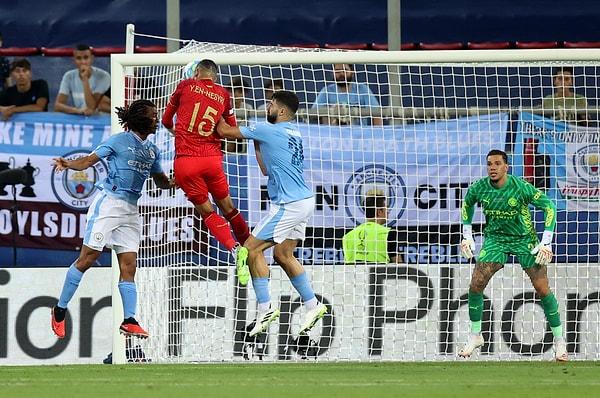 Sevilla, 27. dakikada Youssef En Nesyri'nin kafa vuruşuyla 1-0 öne geçti.