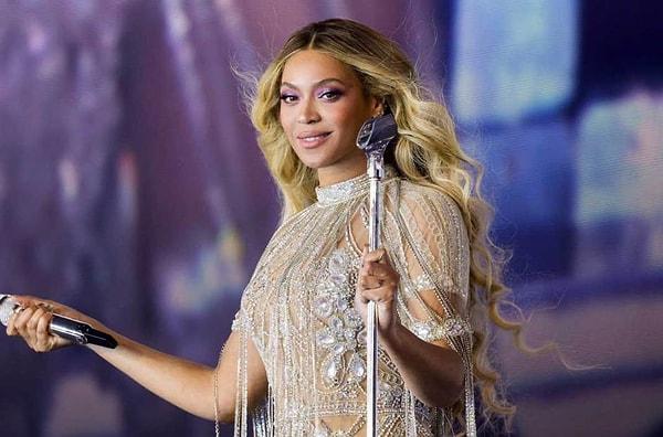 R&B müziğin önde gelen kadın sanatçısı konumunda olan ve "Queen B" olarak anılan Beyonce, şu sıralar "Rönesans" adını verdiği dünya turnesiyle adından söz ettiriyor.