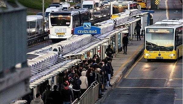 Akaryakıta gelen zamlar, toplu ulaşım fiyatlarının da artmasına neden olmuştu. İstanbul’da tam bilet fiyatı, 15 liraya yükseldi.