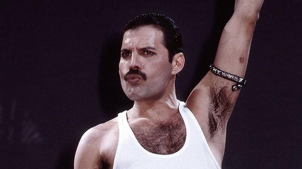 15. Efsane şarkıcı Freddie Mercury'nin küllerinin nerede tutulduğunu sadece bir kişi biliyor ve o da bu bilgiyi asla açıklamayacağına dair yemin etmiş.