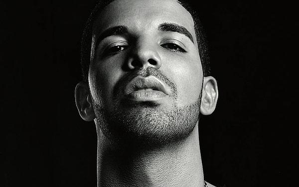 8. Konserlerinde birbirinden sansasyonel olaylara imza atan Drake, bu sefer de bir hayranına 30 bin Dolarlık yani yaklaşık 800 bin Türk Lirası maliyetinde bir çanta hediye etti.