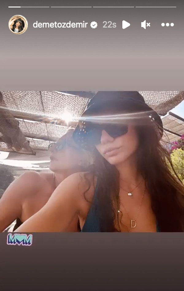 12. Demet Özdemir ve annesi: