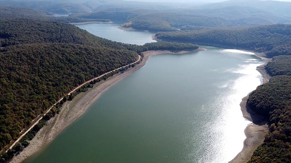 Yağışsız geçen kış mevsimi sonrasında yaz aylarında İstanbul’un baraj doluluk oranı yüzde 33’e kadar düştü.