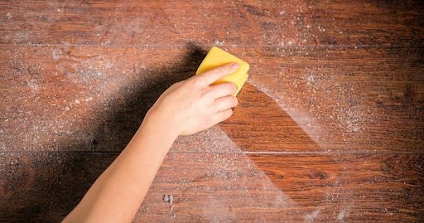 Ev temizliğinin önemli bir safhası toz almak. Pratik toz alma yöntemleri ile bu işi kolaylaştırman mümkün. Bunun ötesinde tozun oluşumunu önlemek için de yapabileceğin bazı şeyler var.