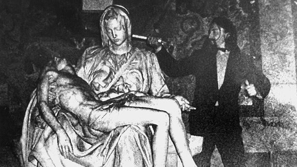 9. Pietà, vahşice bir saldırıya uğramıştır.