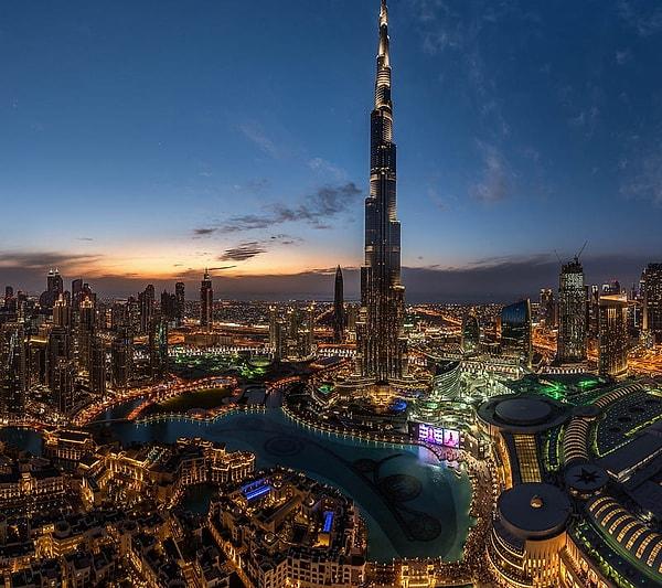 Burj Khalifa ile ilgili en ilginç kısımlardan bir tanesi ise malzemelerin ne kadar ağır olduğu.