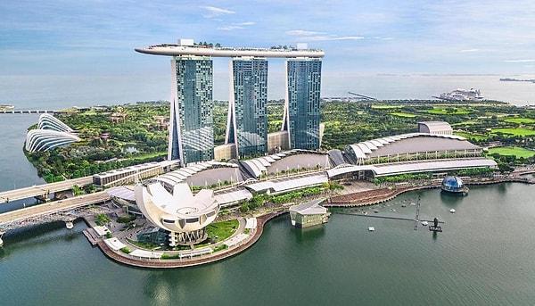 Dünyanın en maliyetli yapısı olma unvanı Marina Bay Sands'da.