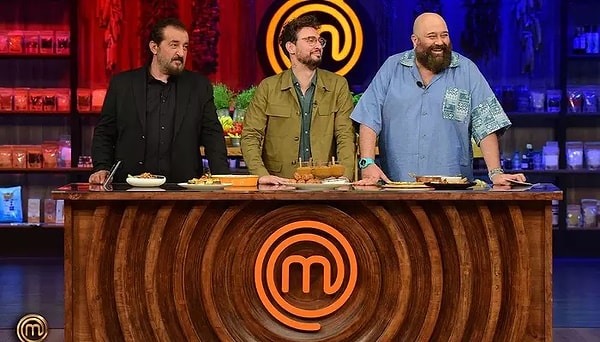 Tv8 ekranlarında yayınlanan MasterChef All Star izleyenleri ekranlara kilitlemeye devam ediyor. Yarışmada yapılan yemeklerden öte yaşanan kaoslar dikkat çekiyor.