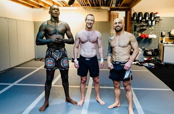 Zuckerberg antremanlarına ABD merkezli karma dövüş sanatları organizasyonu UFC’de ortasiklet şampiyonu olan Israel Adesanya ve hafifsiklet şampiyonu Alexander Volkanovski’yle devam ediyor.