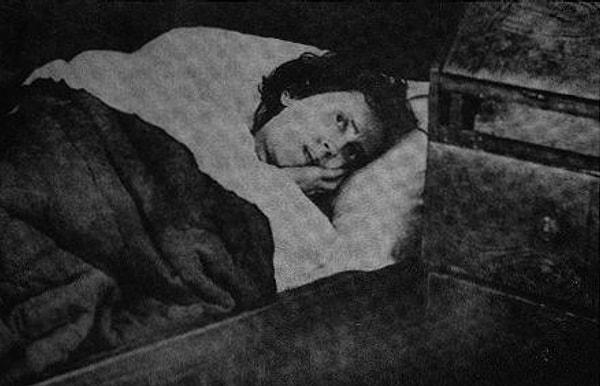 1842'de İsveç'te doğan Karolina Olsson, anlaşılmaz bir uyku bozukluğu ile işaretlenmiş olağanüstü bir hayat yaşadı.
