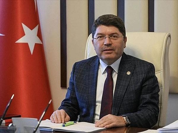 Adalet Bakanı Yılmaz Tunç, iki kurum arasındaki çatışmayı değerlendirdi. Tunç, "Krizler yeni anayasayla çözülür."dedi.