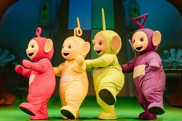 Ülkemizde de çok sevilerek izlenen Teletubbie’lerin gerçekte çok daha büyük olduklarını biliyor muydunuz? Tinky Winky 1, Po ve Laa Laa 2, Dipsy ise 2,5 metre boyundaydı.