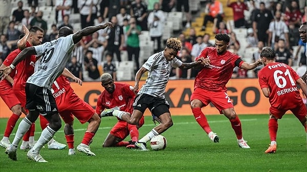 Beşiktaş ile Pendikspor arasındaki mücadeleye Omar Colley'in sayılmayan golü damga vurdu.