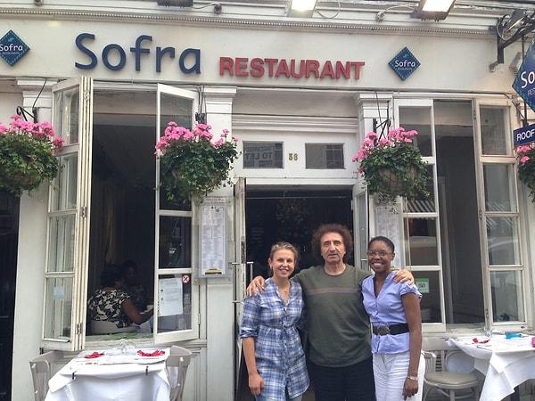 Dört sene sonra açacağı lokantası için ise sermayeyi arkadaşından alır ve İngiltere’de kuracağı Sofra adındaki restoran zinciri için ilk adımını atar.