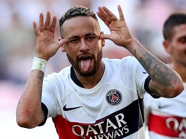 El-Hilâl'de forma giyen Brezilyalı futbolcu Neymar, Twitter'da eleştirilerin odağında.