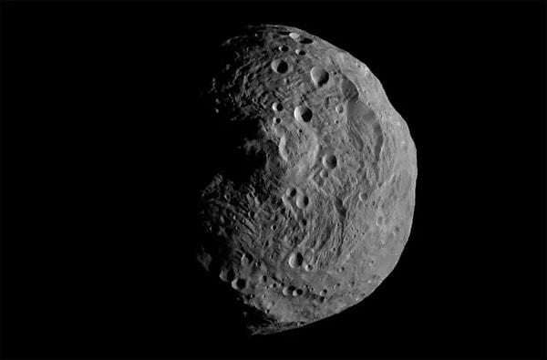 2. Güneş Sistemi'nin En Yüksek Dağı, Vesta