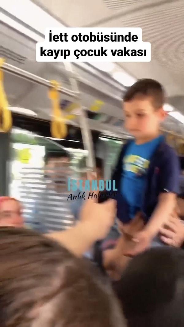 Küçük çocuğun abisi otobüsün en arkasında yer alıyordu. Kardeşini birisinin kucağında gören abi seslendi ve çocuk para üstü gibi elden ele otobüs içinde gezdi.