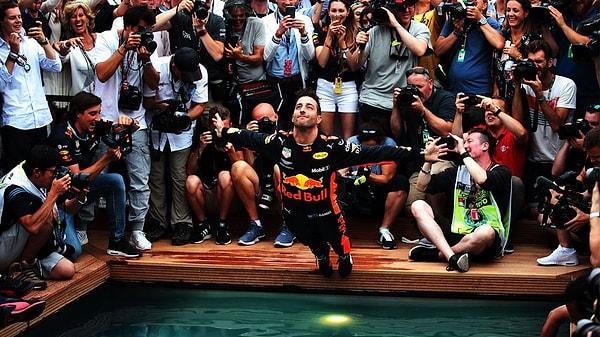 3. Daniel Ricciardo ve hafızalara kazınmış kutlama anı... Yeri ve tarihi hatırlıyor musun?