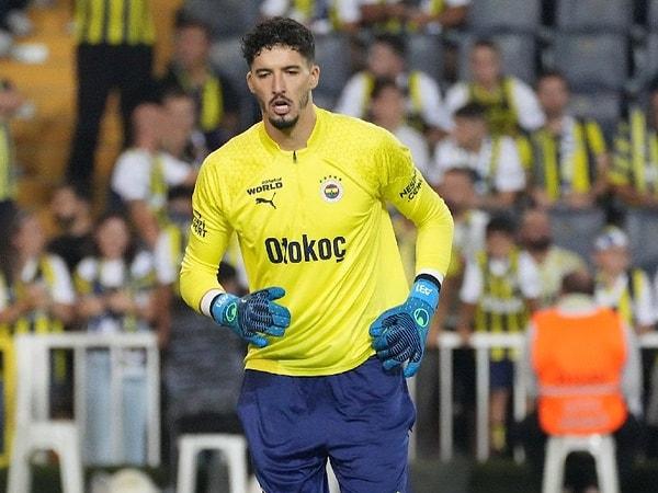 Fenerbahçe taraftarının bir süredir eleştirdiği Altay Bayındır, Manchester United'a transfer oluyor.