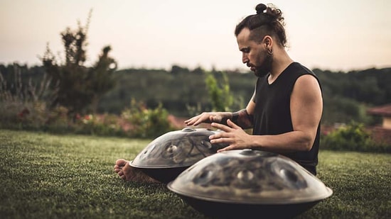 Handpan ile Harikalar Yaratarak Sizi Bambaşka Dünyalara Götüren 11 Şarkı