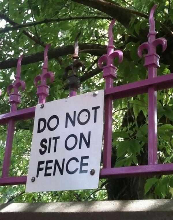 9. "Lütfen çite oturmayınız."